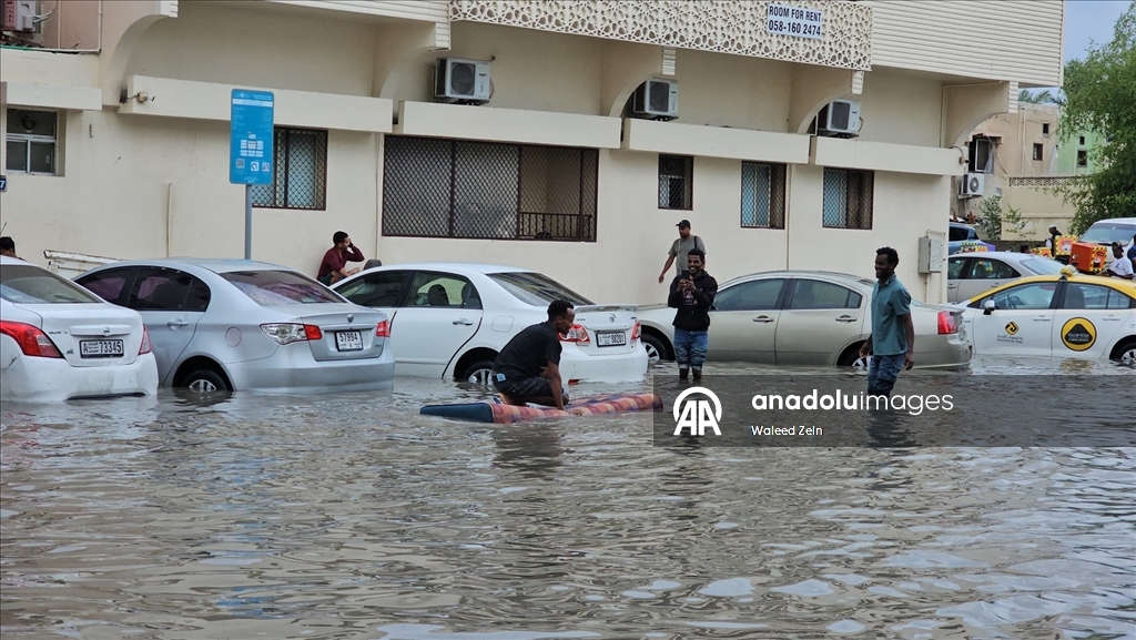 BAE'de sağanak hayatı olumsuz etkiledi