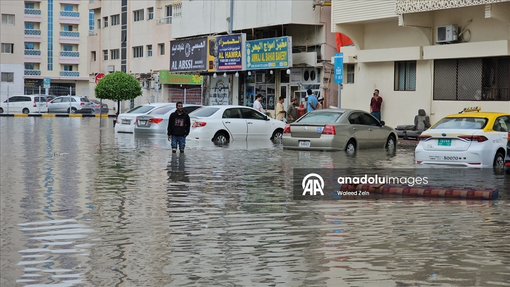 BAE'de sağanak hayatı olumsuz etkiledi