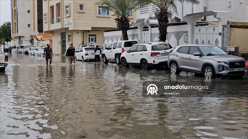 BAE'de sağanak hayatı olumsuz etkiledi