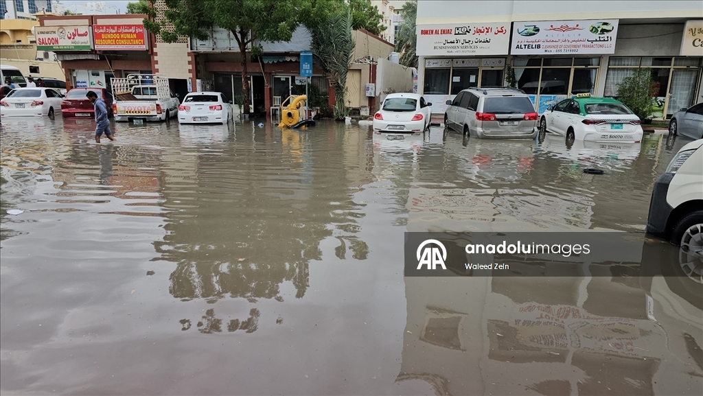 BAE'de sağanak hayatı olumsuz etkiledi