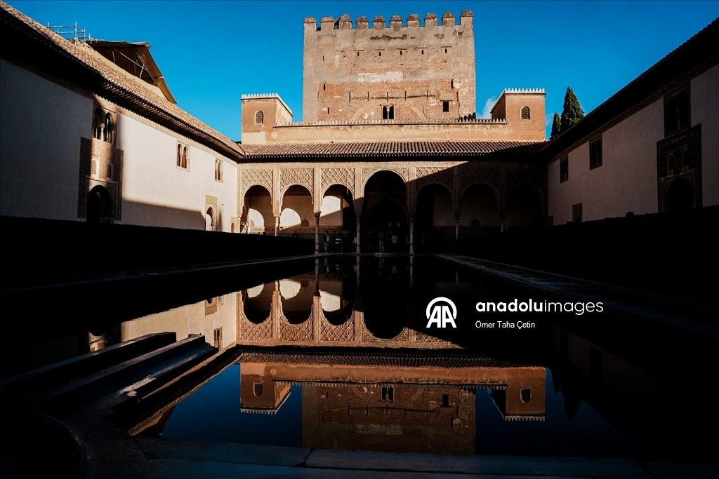 “Endülüs’ün Kızıl Tacı: El Hamra Sarayı”