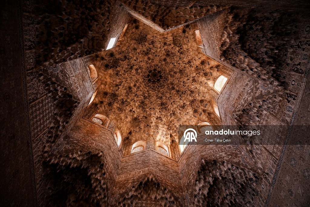 “Endülüs’ün Kızıl Tacı: El Hamra Sarayı”