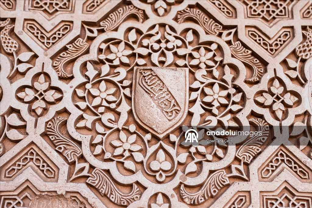 “Endülüs’ün Kızıl Tacı: El Hamra Sarayı”