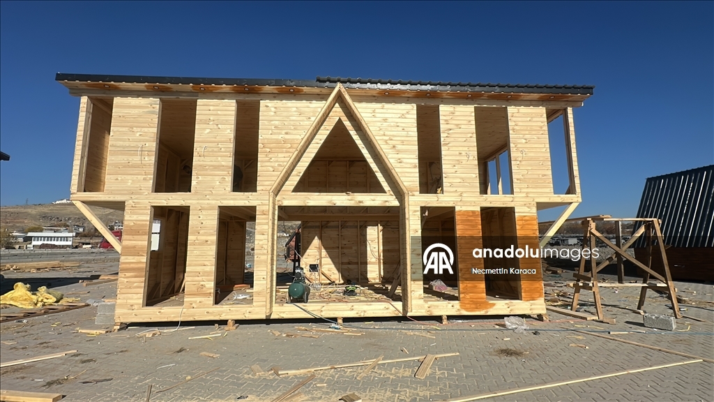 Vanlı kardeşlerin ürettiği çevre dostu ahşap evler birçok ile satılıyor