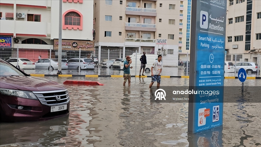 BAE'de sağanak hayatı olumsuz etkiledi