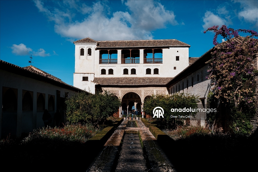 “Endülüs’ün Kızıl Tacı: El Hamra Sarayı”