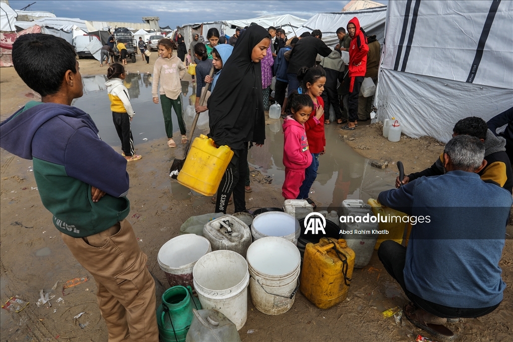 Gazze’de çadır kamplarında içme suyu krizi devam ediyor