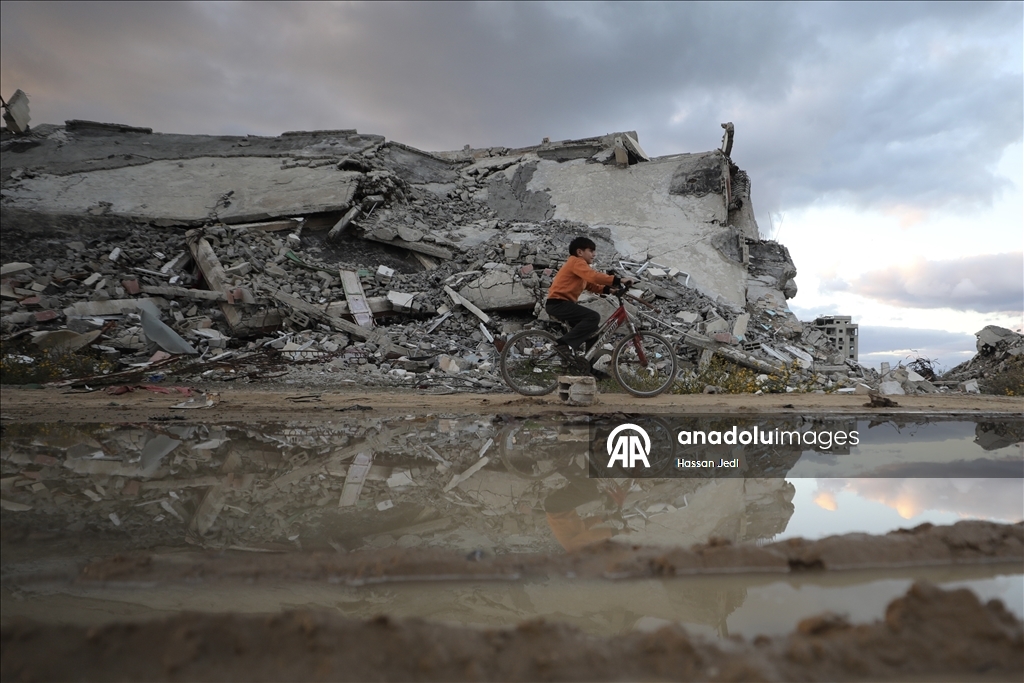 Gazze'de Nusayrat Mülteci Kampı’nda yıkımın gölgesinde günlük yaşam