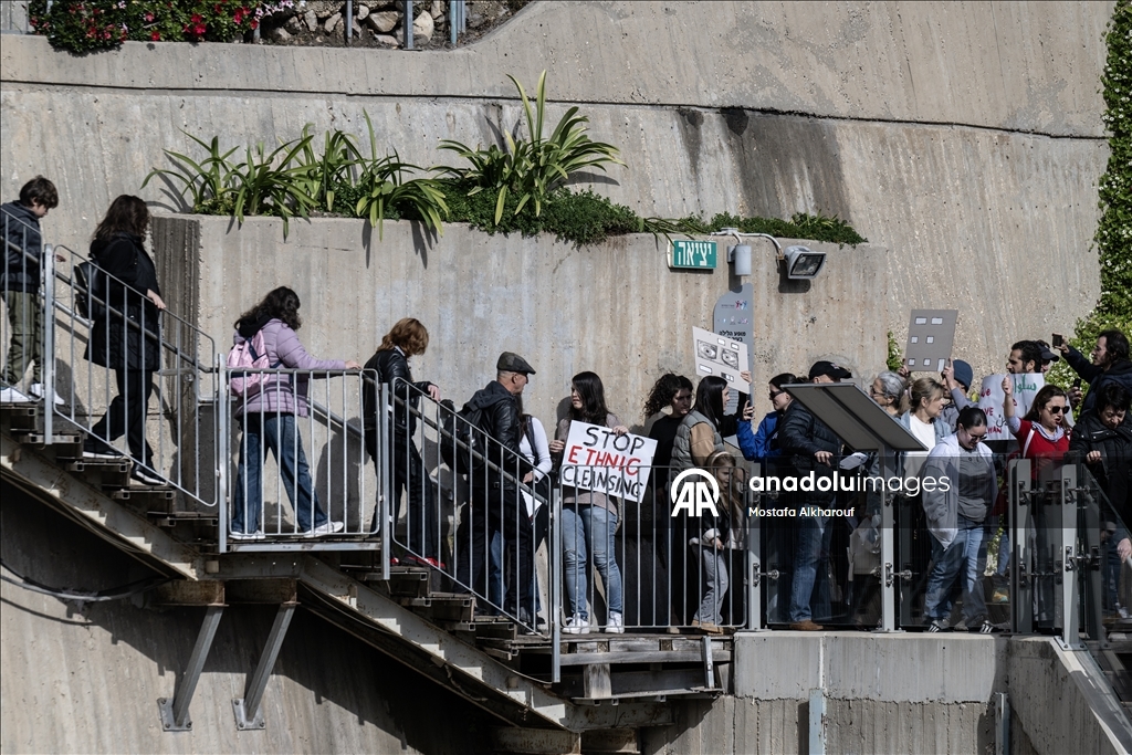 شرطة إسرائيل تهاجم مظاهرة يسارية محدودة ضد تهجير فلسطينيين من سلوان