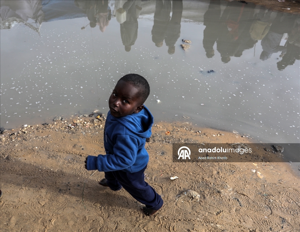 Gazze’de çadır kamplarında içme suyu krizi devam ediyor