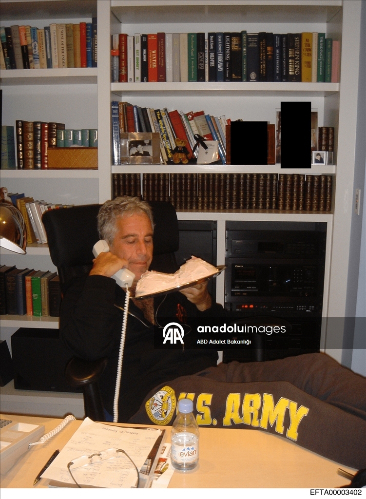 Epstein belgelerinde, Clinton'ın da aralarında bulunduğu pek çok ünlü ismin fotoğrafları ortaya çıktı 