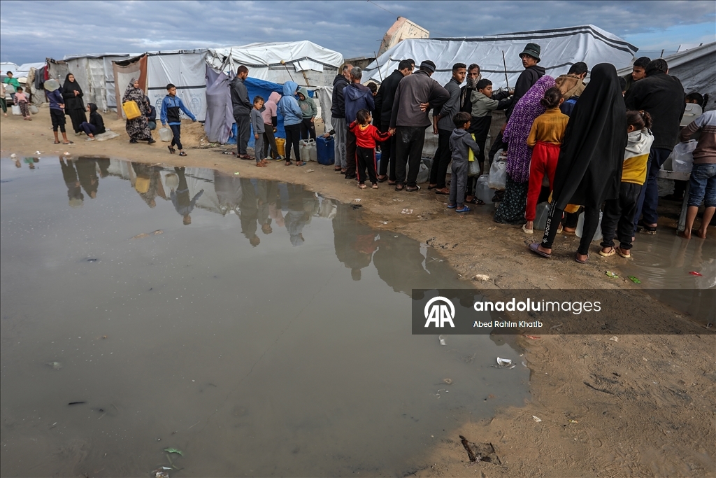 Gazze’de çadır kamplarında içme suyu krizi devam ediyor