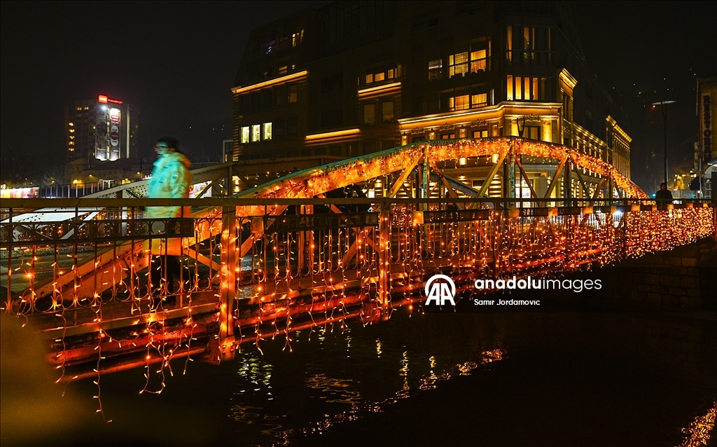 Osvijetljeni sarajevski mostovi daju posebnu draž prazničnoj atmosferi