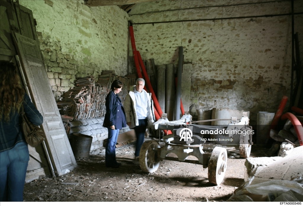 Epstein belgelerinde, Clinton'ın da aralarında bulunduğu pek çok ünlü ismin fotoğrafları ortaya çıktı 