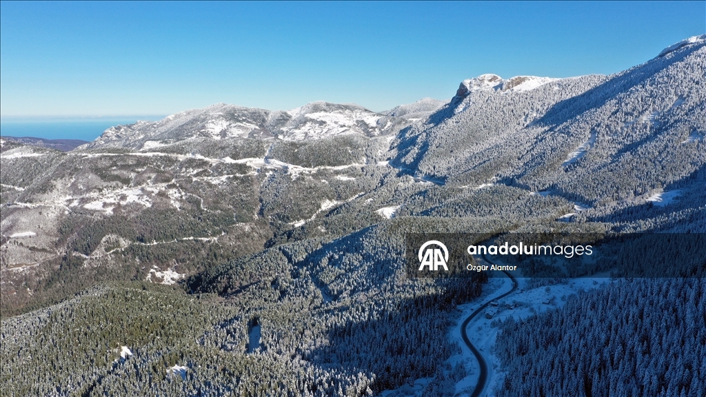 تركيا.. جبال كوره تتوشح بالأبيض بعد تساقط الثلوج