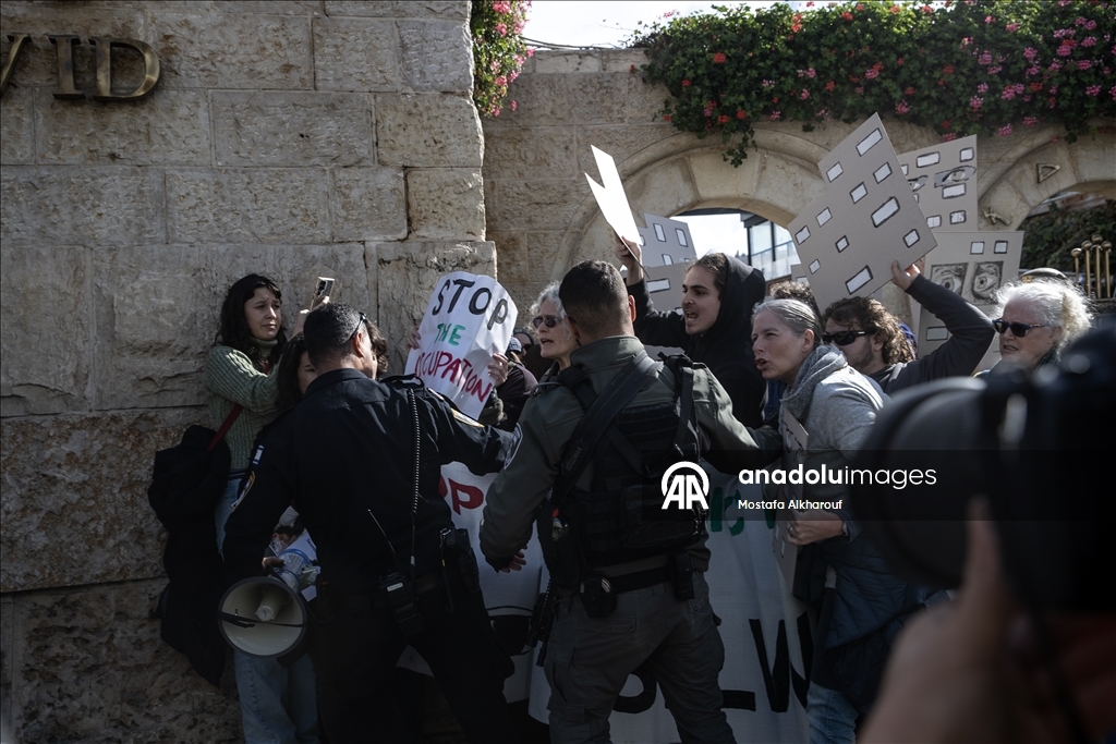 شرطة إسرائيل تهاجم مظاهرة يسارية محدودة ضد تهجير فلسطينيين من سلوان