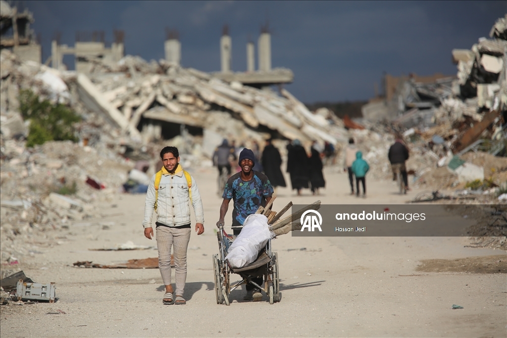 Gazze'de Nusayrat Mülteci Kampı’nda yıkımın gölgesinde günlük yaşam