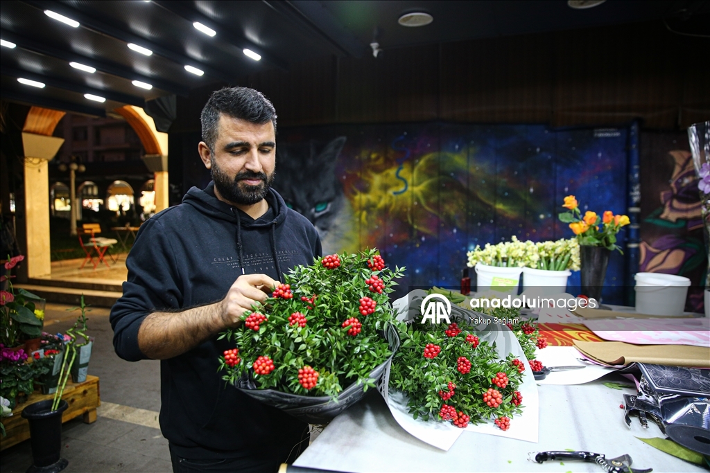 Yılbaşı öncesinde çiçekçilerde hareketlilik yaşanıyor