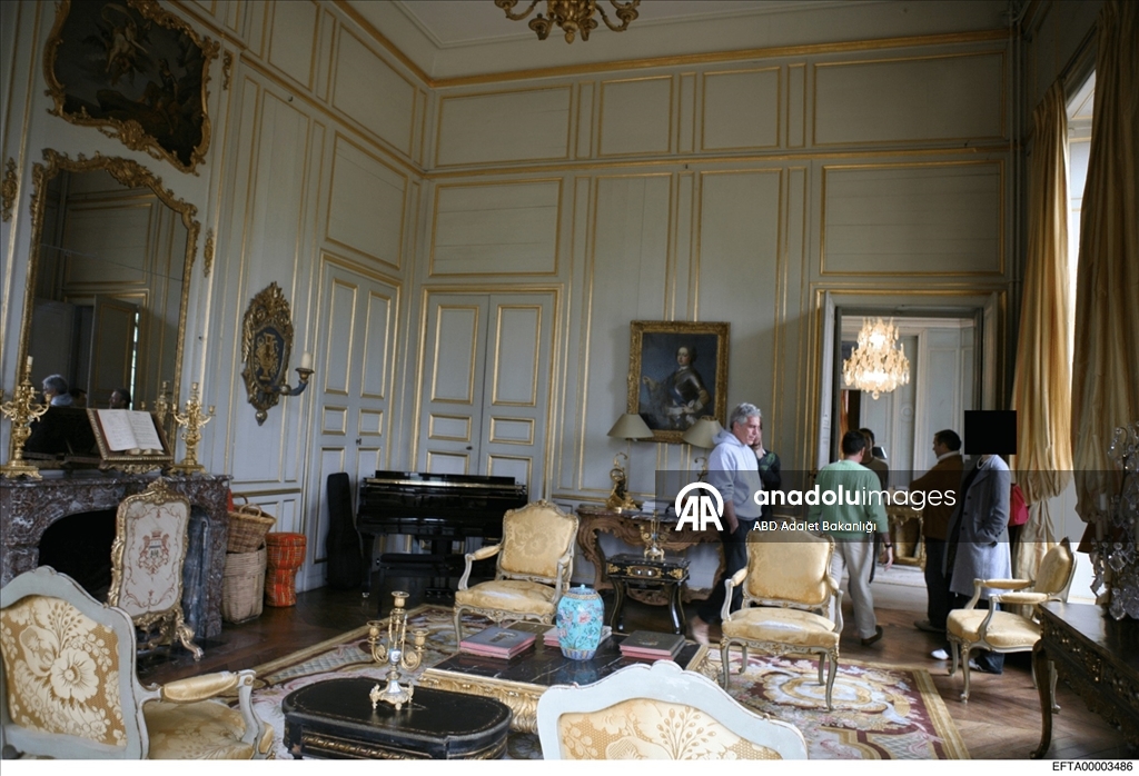 Epstein belgelerinde, Clinton'ın da aralarında bulunduğu pek çok ünlü ismin fotoğrafları ortaya çıktı 