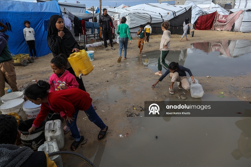 Gazze’de çadır kamplarında içme suyu krizi devam ediyor