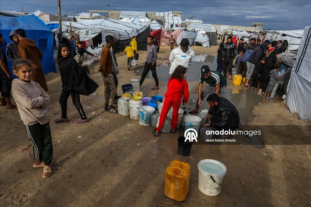 Gazze’de çadır kamplarında içme suyu krizi devam ediyor