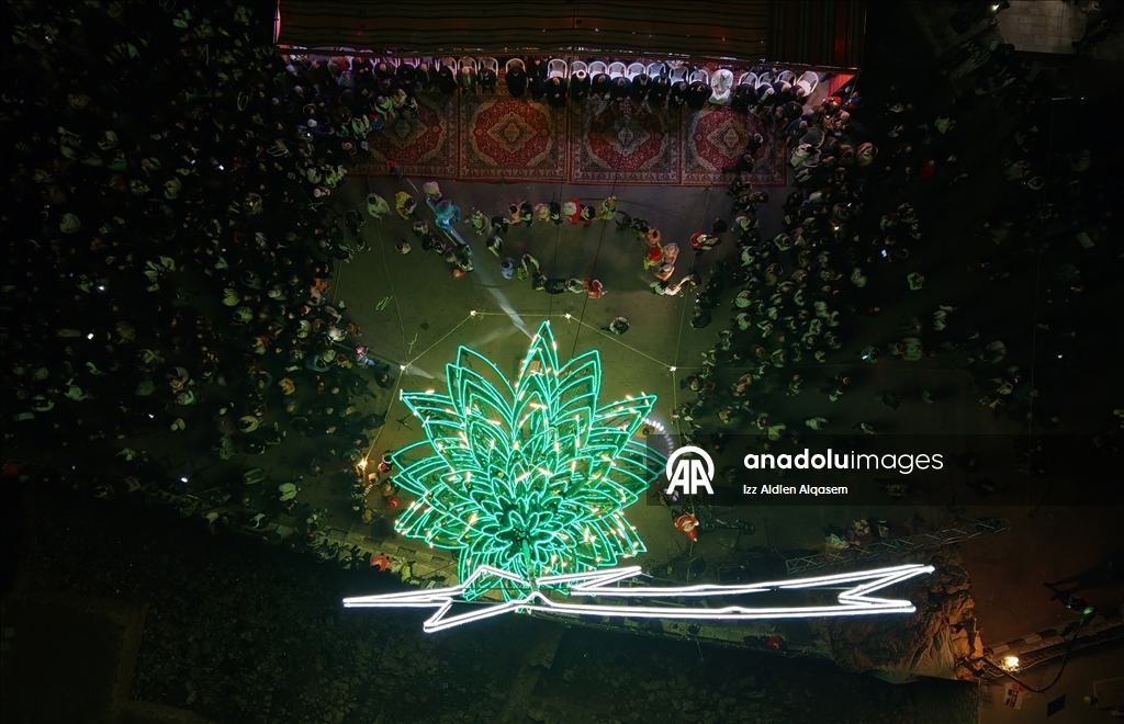 Suriye’de Saydnaya Meryem Ana Manastırı’nda Noel ağacı ışıklandırıldı