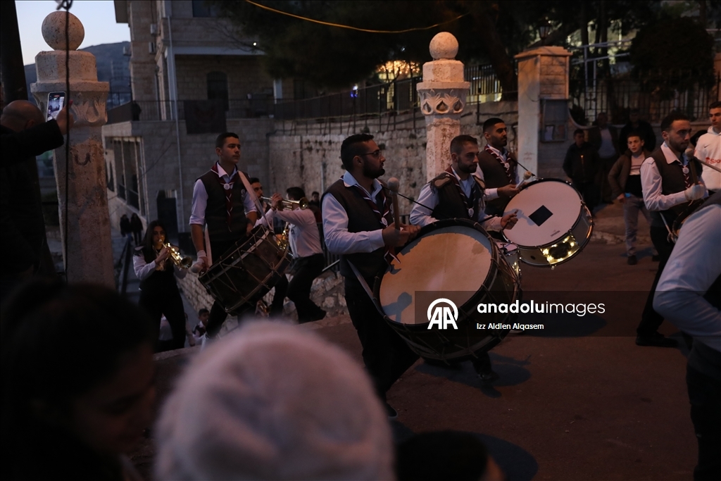 Suriye’de Saydnaya Meryem Ana Manastırı’nda Noel ağacı ışıklandırıldı