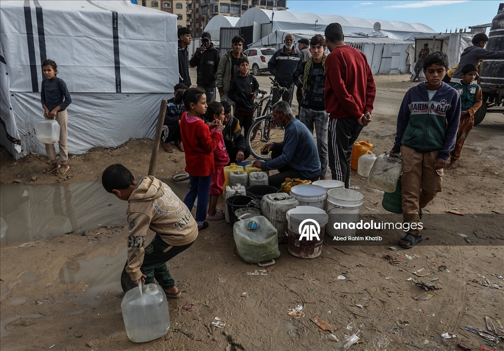 Gazze’de çadır kamplarında içme suyu krizi devam ediyor