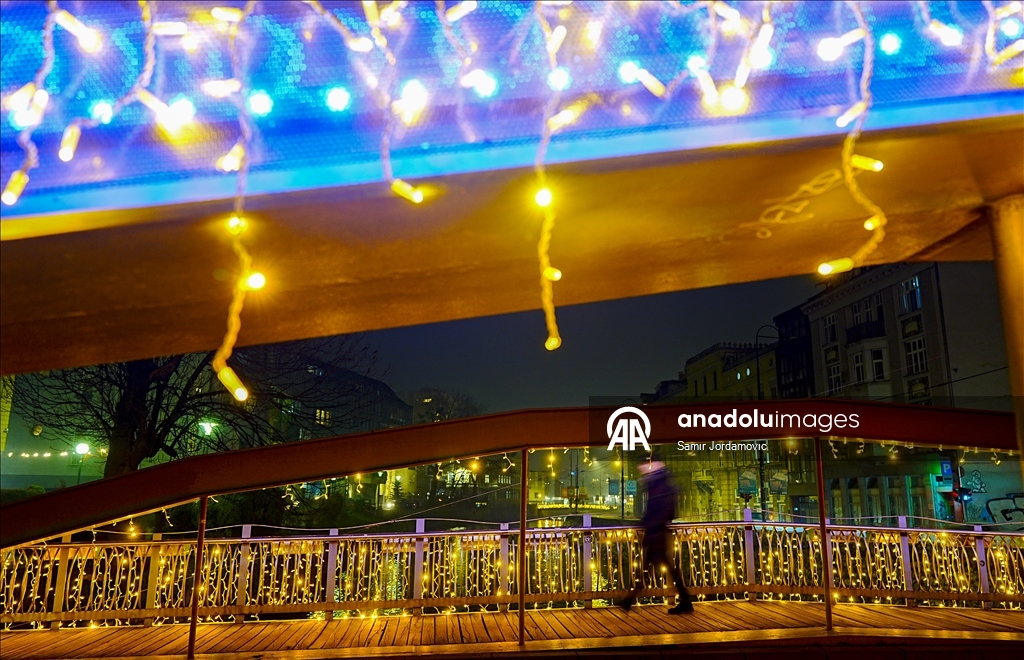 Osvijetljeni sarajevski mostovi daju posebnu draž prazničnoj atmosferi