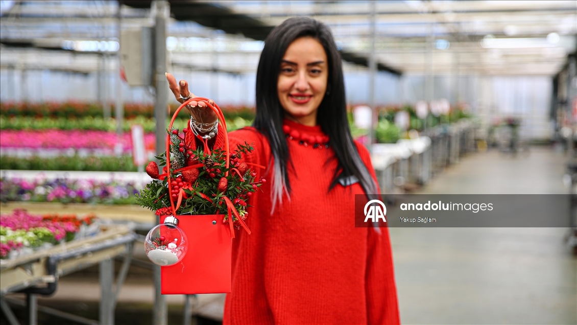 Yılbaşı öncesinde çiçekçilerde hareketlilik yaşanıyor