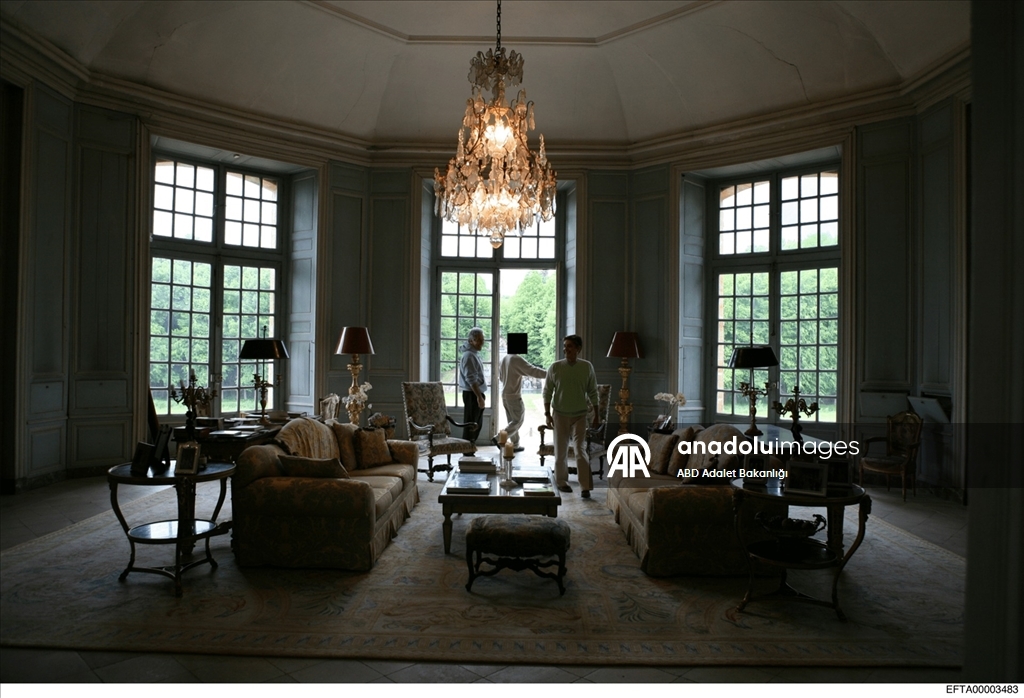 Epstein belgelerinde, Clinton'ın da aralarında bulunduğu pek çok ünlü ismin fotoğrafları ortaya çıktı 