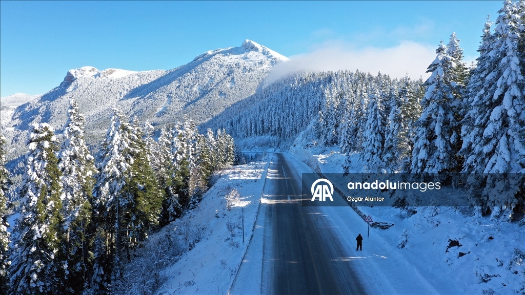 تركيا.. جبال كوره تتوشح بالأبيض بعد تساقط الثلوج