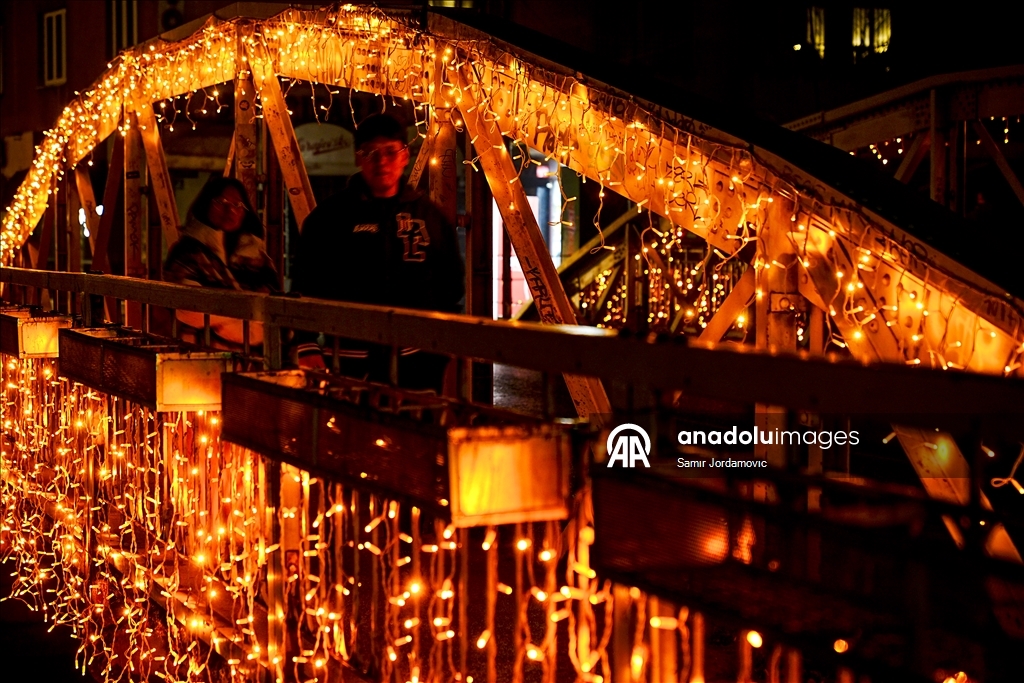 Osvijetljeni sarajevski mostovi daju posebnu draž prazničnoj atmosferi