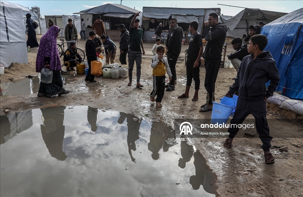 Gazze’de çadır kamplarında içme suyu krizi devam ediyor