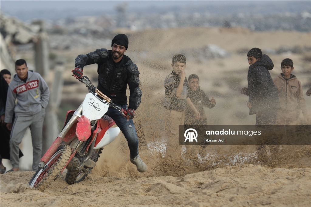 Gazze’de iki yıl aradan sonra motosiklet tutkusu yeniden canlandı