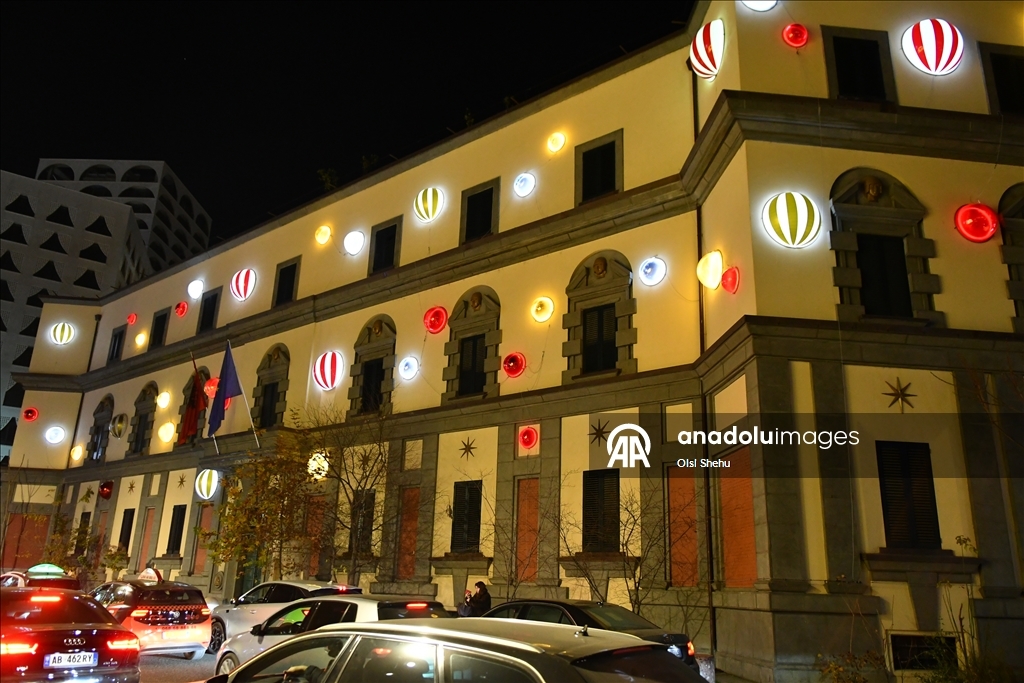 Подготовка к Новому году в Тиране