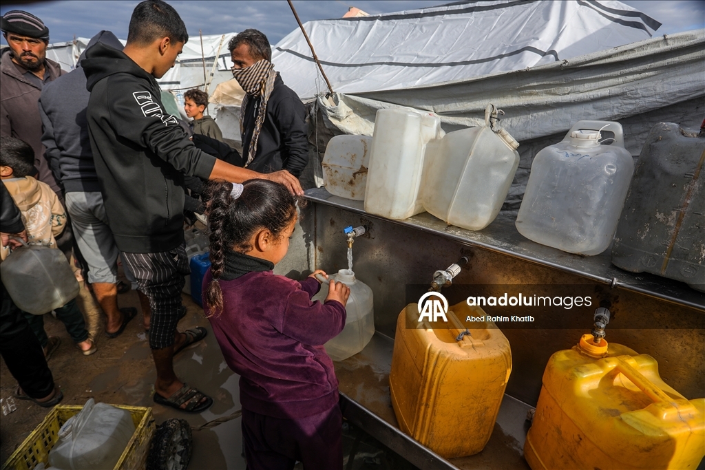 Gazze’de çadır kamplarında içme suyu krizi devam ediyor