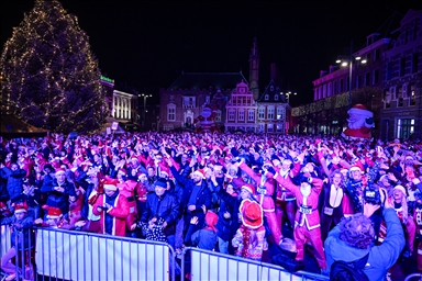В рамках мероприятия SantaRun в Нидерландах состоялся сбор средств на борьбу с детской бедностью