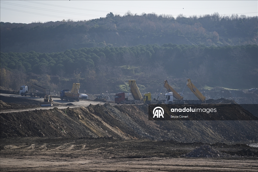 Uzmanlardan Arnavutköy'deki Mavi Göl için "korunabilirdi" eleştirisi