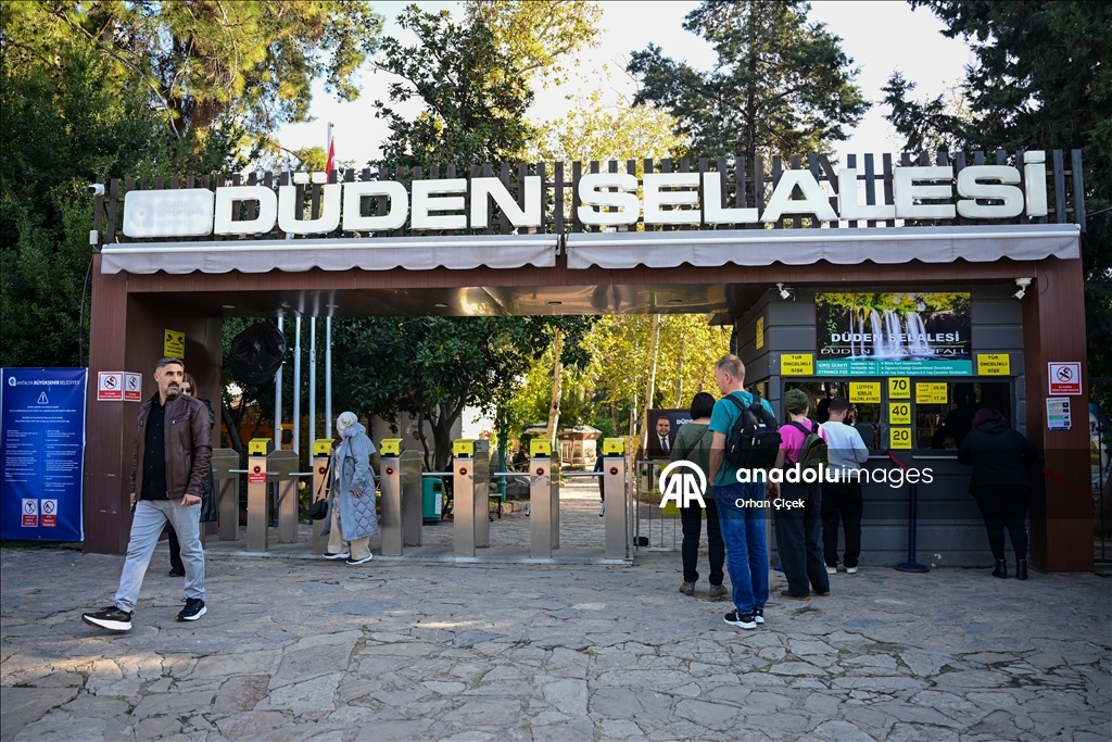 Düden Şelalesi dört mevsim ziyaretçi ağırlıyor