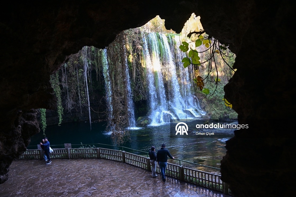 Düden Şelalesi dört mevsim ziyaretçi ağırlıyor