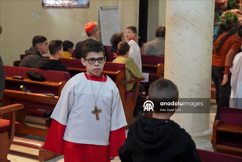 بطريرك اللاتين في القدس يترأس قداس عيد الميلاد في كنيسة بغزة
