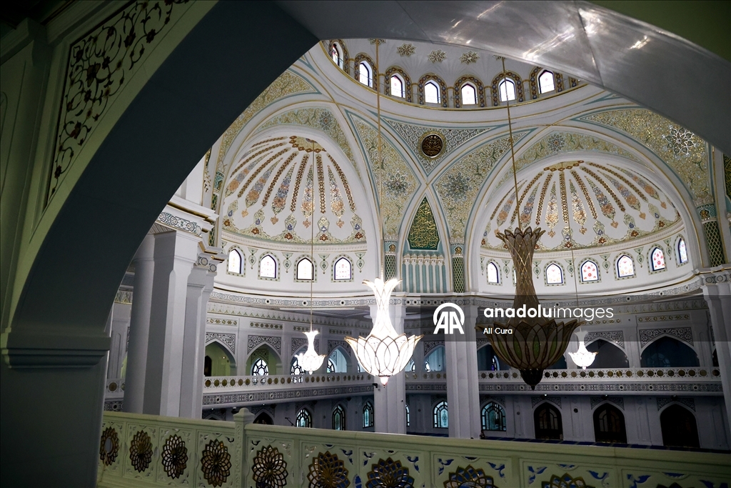 Rusya’da mimarisiyle öne çıkan "Müslümanların Gururu" Camisi ziyaretçilerin ilgi odağı