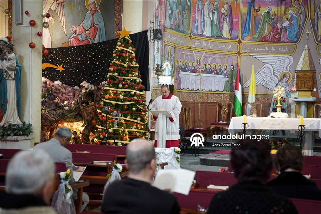 بطريرك اللاتين في القدس يترأس قداس عيد الميلاد في كنيسة بغزة
