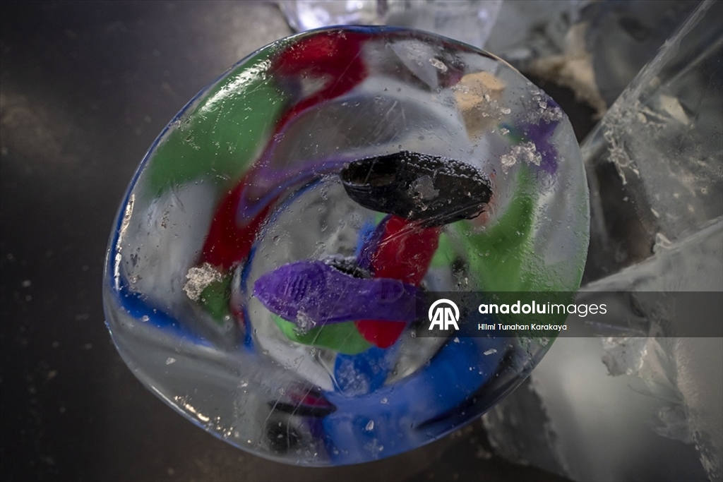 Türk kültüründe öne çıkan karakter ve malzemeleri buza işlediler