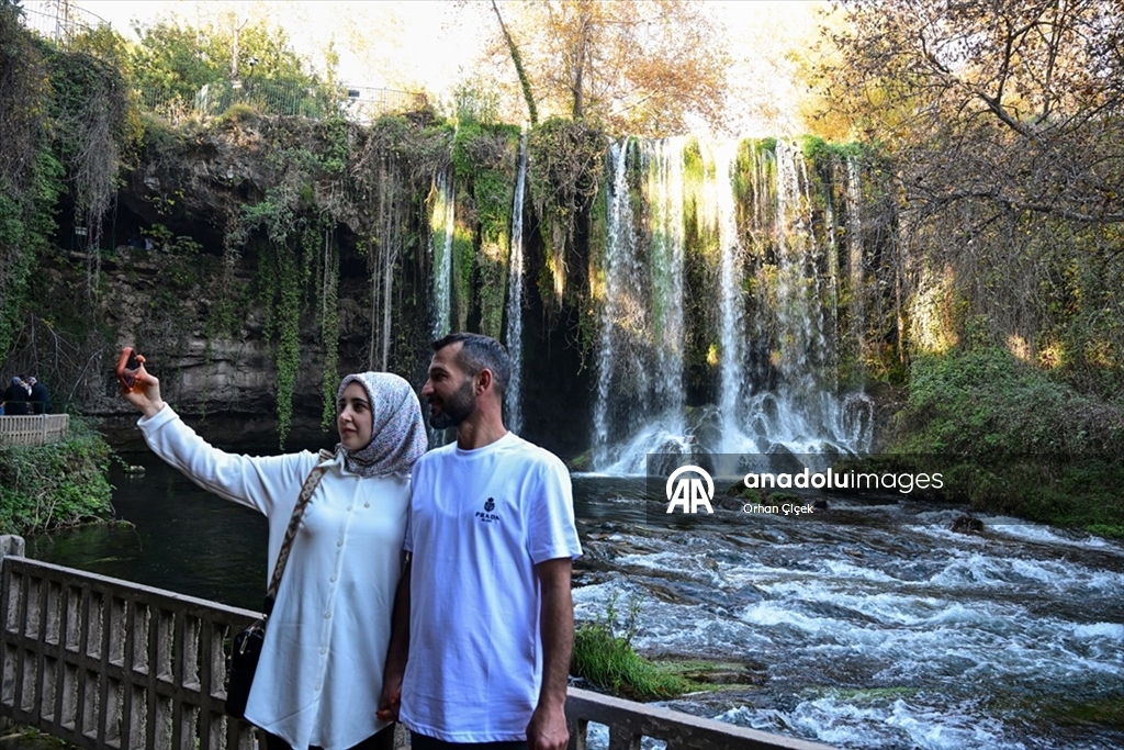 Düden Şelalesi dört mevsim ziyaretçi ağırlıyor