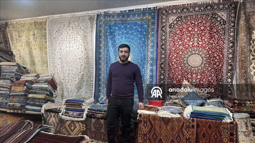 حرفة تتحدى الزمن.. سجاد سمرقند يحفظ تراث طريق الحرير