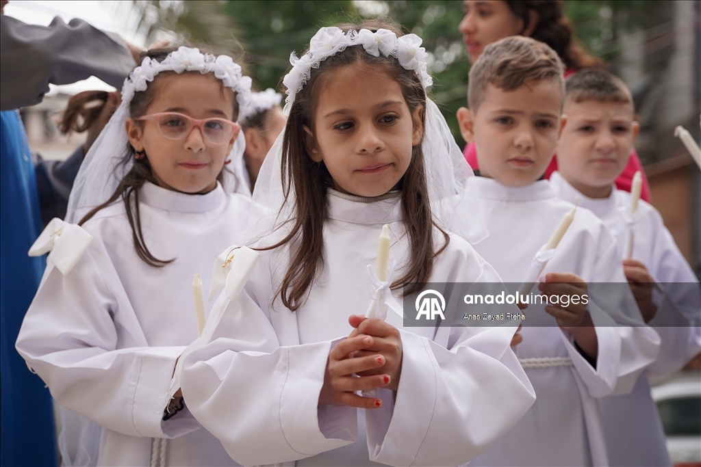 بطريرك اللاتين في القدس يترأس قداس عيد الميلاد في كنيسة بغزة