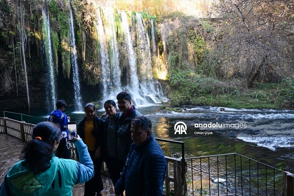 Düden Şelalesi dört mevsim ziyaretçi ağırlıyor
