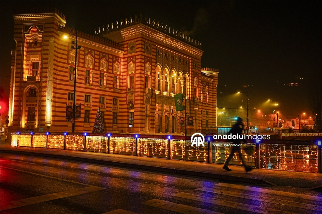 Мосты в Сараево осветили новогодней иллюминацией